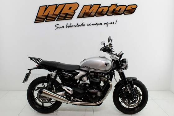TRIUMPH SPEED TWIN 900 